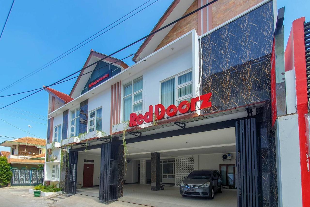 Reddoorz Syariah Near Solo Paragon Mall 2 Bonorejo المظهر الخارجي الصورة