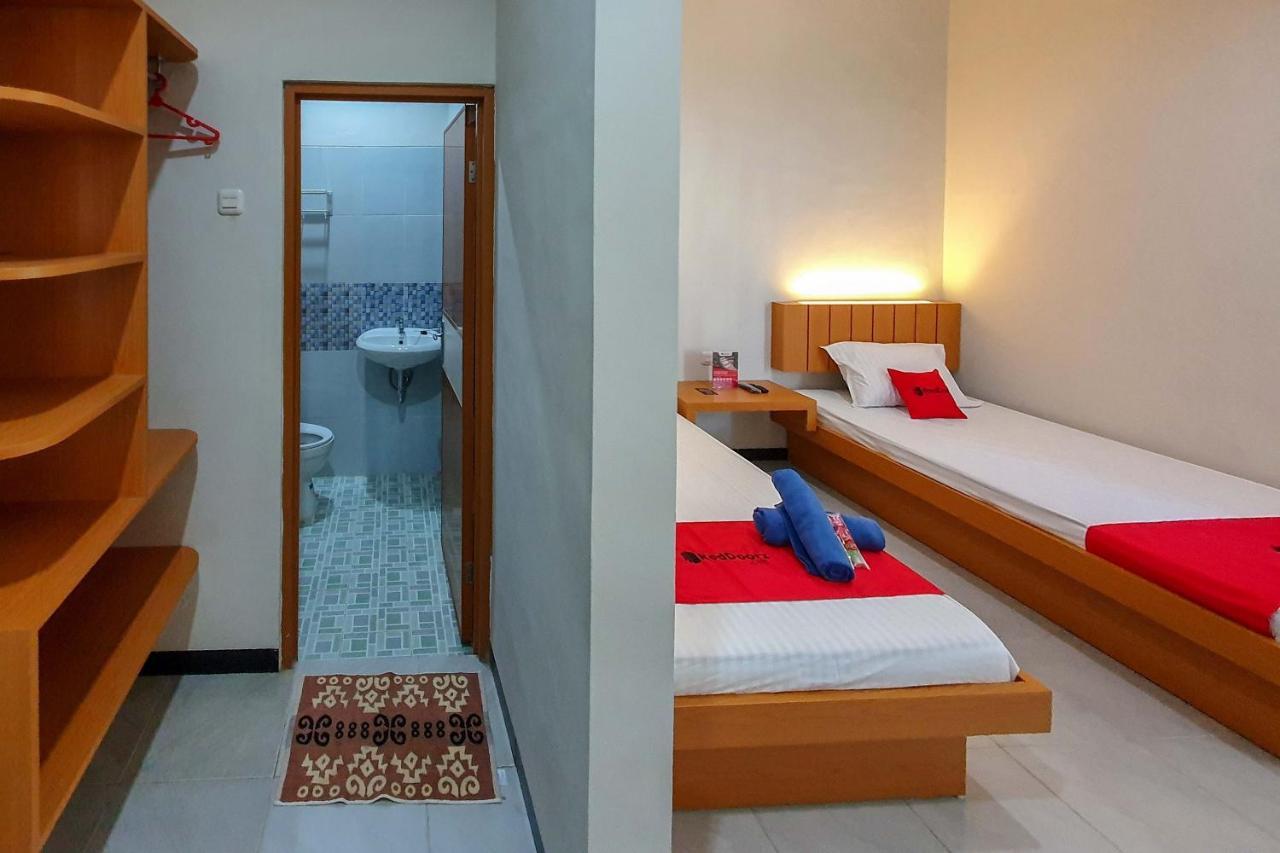 Reddoorz Syariah Near Solo Paragon Mall 2 Bonorejo المظهر الخارجي الصورة