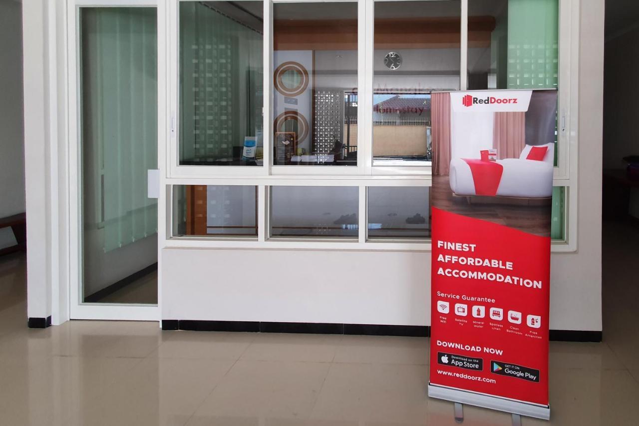 Reddoorz Syariah Near Solo Paragon Mall 2 Bonorejo المظهر الخارجي الصورة