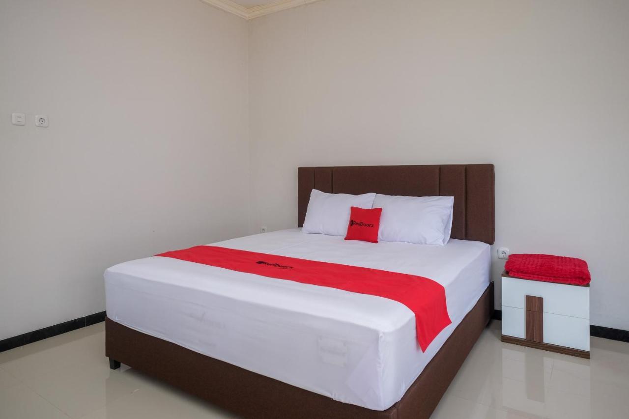 Reddoorz Syariah Near Solo Paragon Mall 2 Bonorejo المظهر الخارجي الصورة