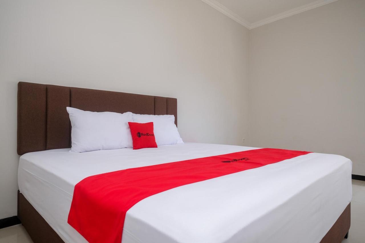 Reddoorz Syariah Near Solo Paragon Mall 2 Bonorejo المظهر الخارجي الصورة